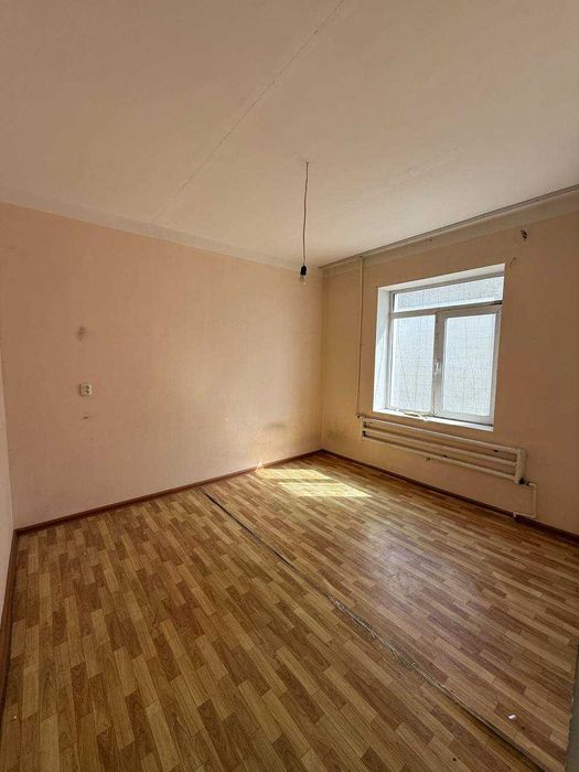 3 xona 4 xonaga o'zgartirilgan kvartira sotuvda