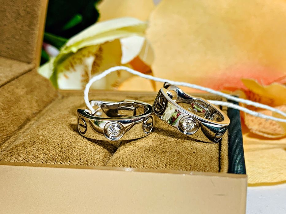 Золотые серьги Cartier с бриллиантами