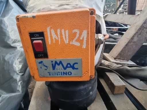 Masină de gaurit portabila prin ștanțare