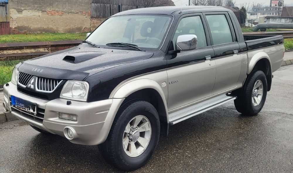 Mitsubishi L200 cu 5 locuri +bena 4x4
