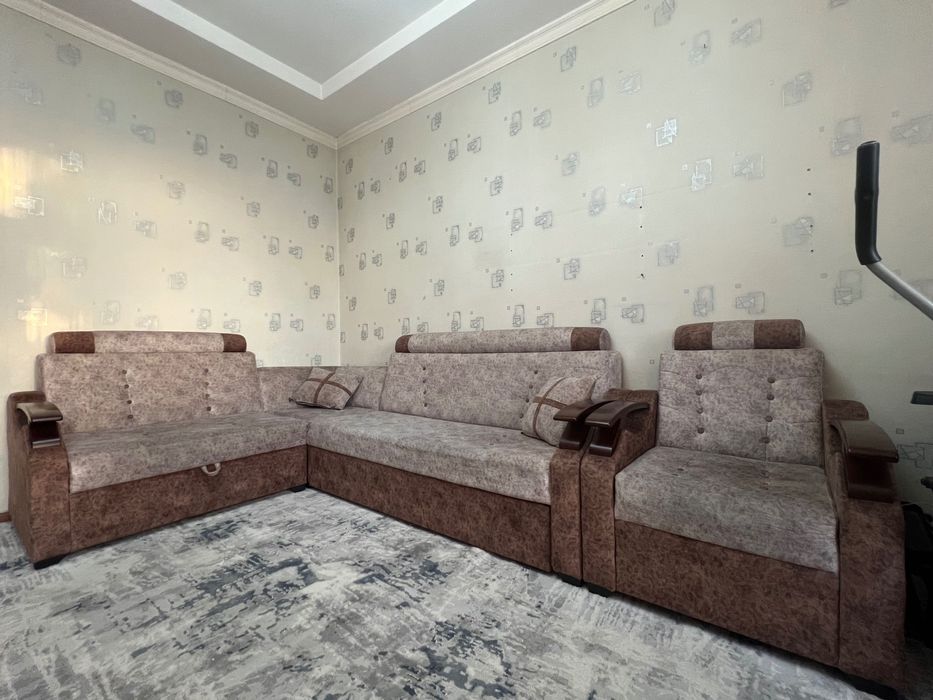 Продается большой мягкий диван и кресло  в отличном состоянии