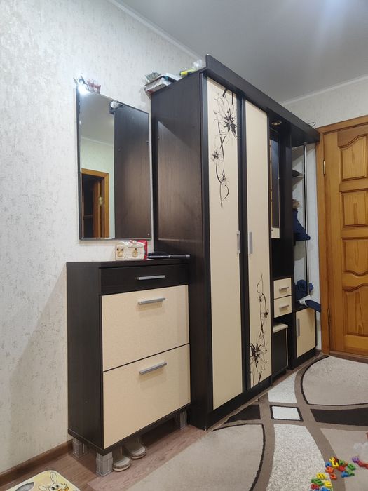 Продам стенку в прихожую