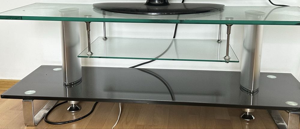 Продам стеклянную Тумбу под тв