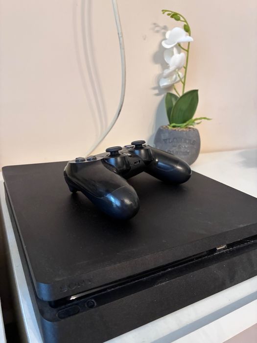 PS4 със профил със над 10 игри+NBA 2К25 на диск