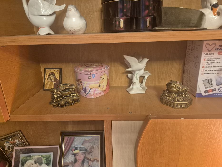 Bibelouri associate Patului Recamier Comanda cu Rafturi