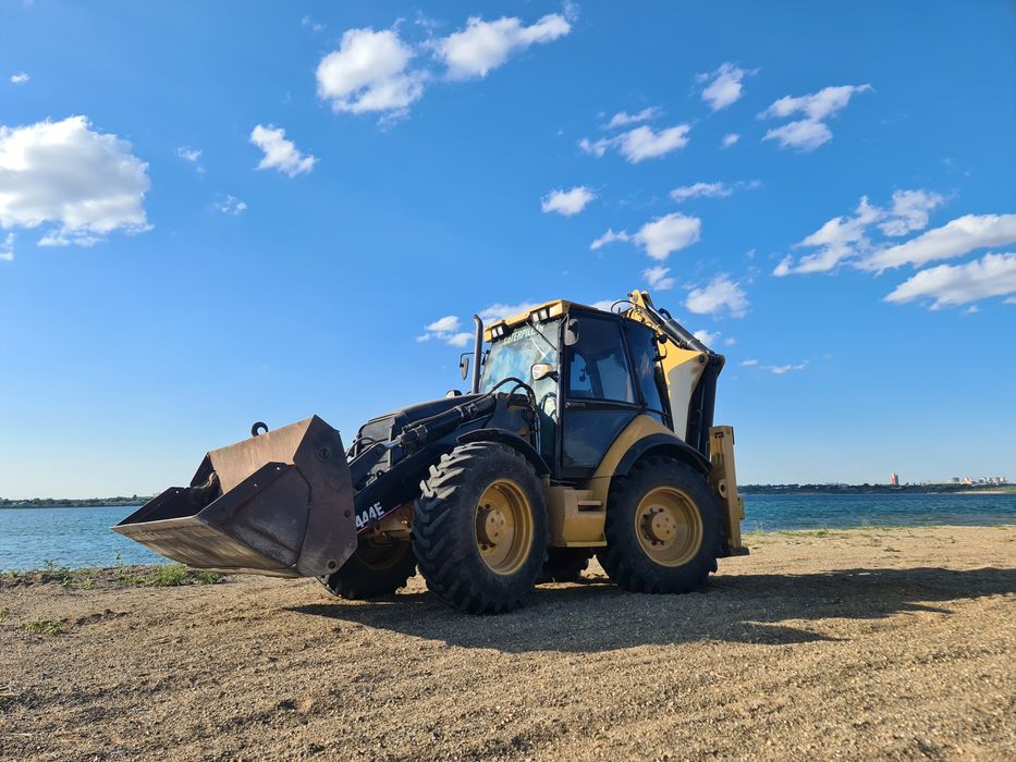Экскаватор- погрузчик