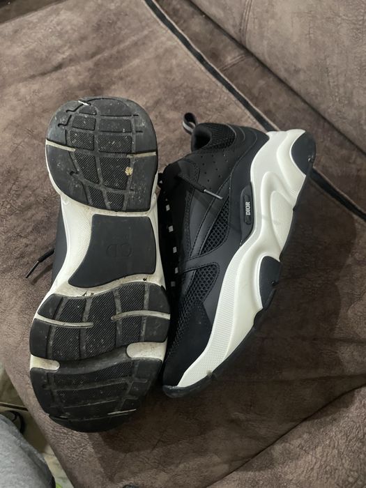 Dior b22 leam purtat de doua uri