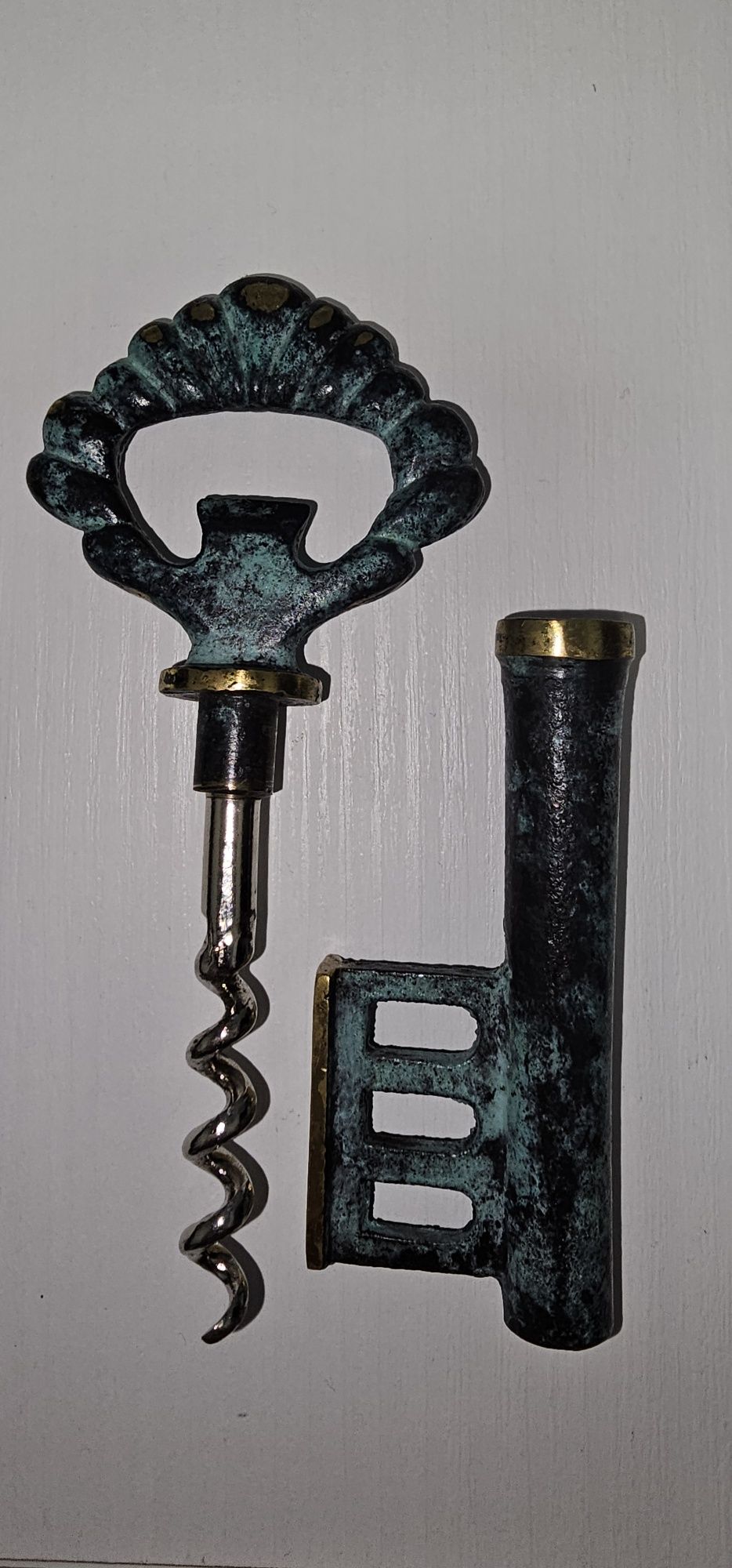 Tirbușon din bronz în forma de cheie