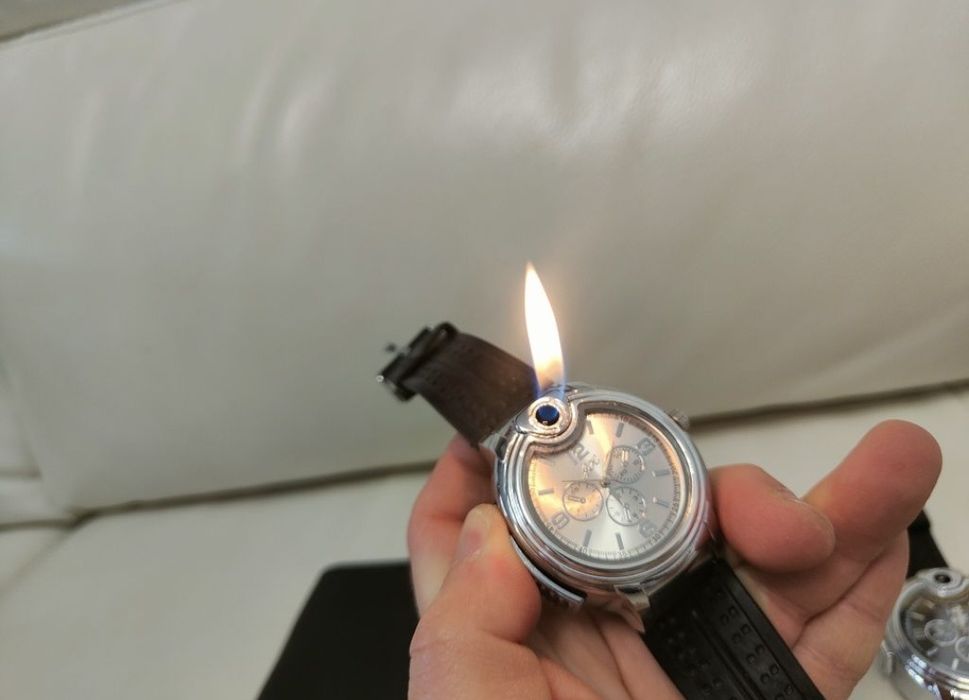 Ceas pentru bărbați cu bricheta + cadou Spray Gaz butan 220ml