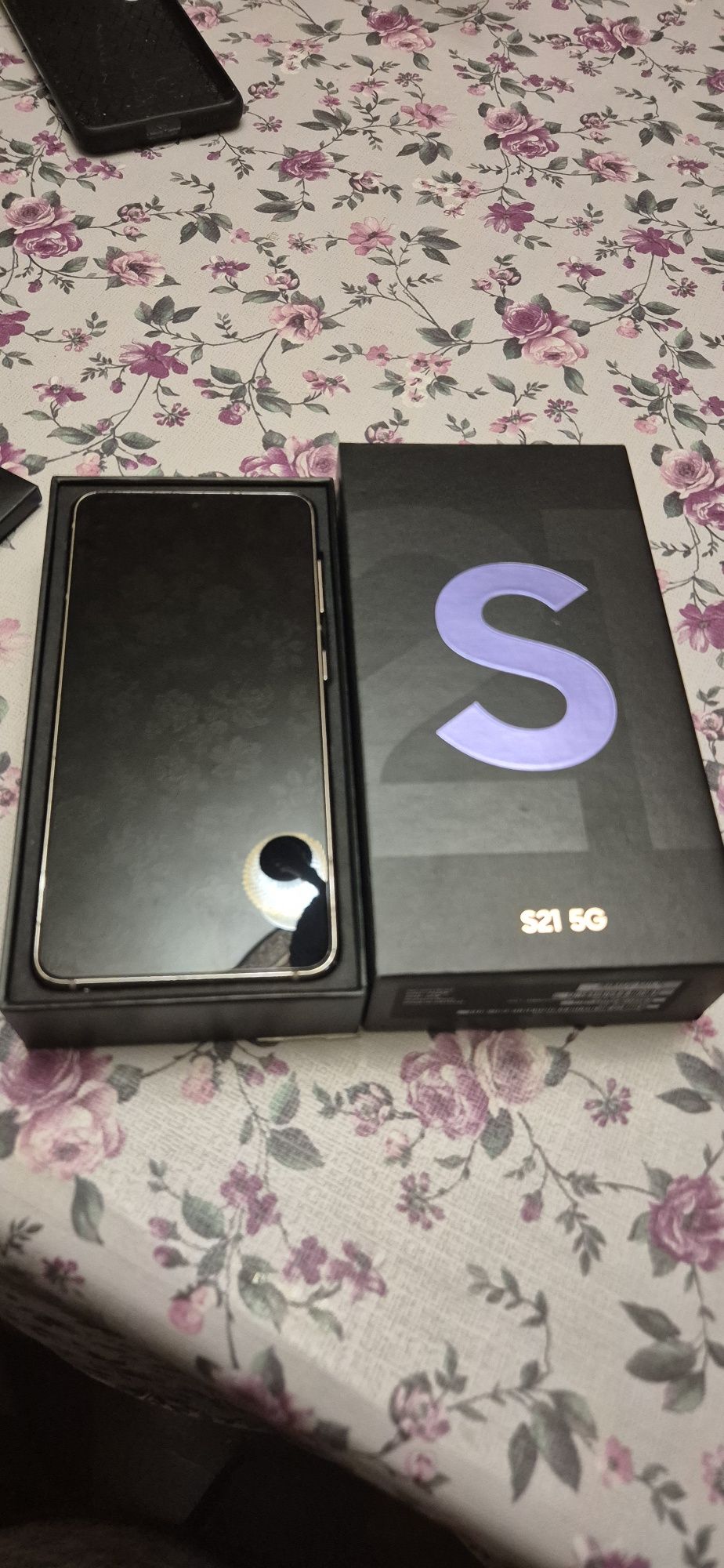 SAMSUNG S21 256 gb.