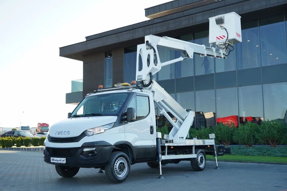 Iveco DAILY 35-120 / RIDICARE 20 METRI / 4 STABILIZATOARE / MANUALĂ / 2017