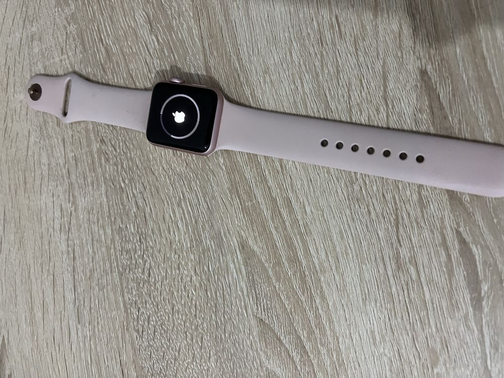 Apple watch в розовом цвете весь комплект как новый!