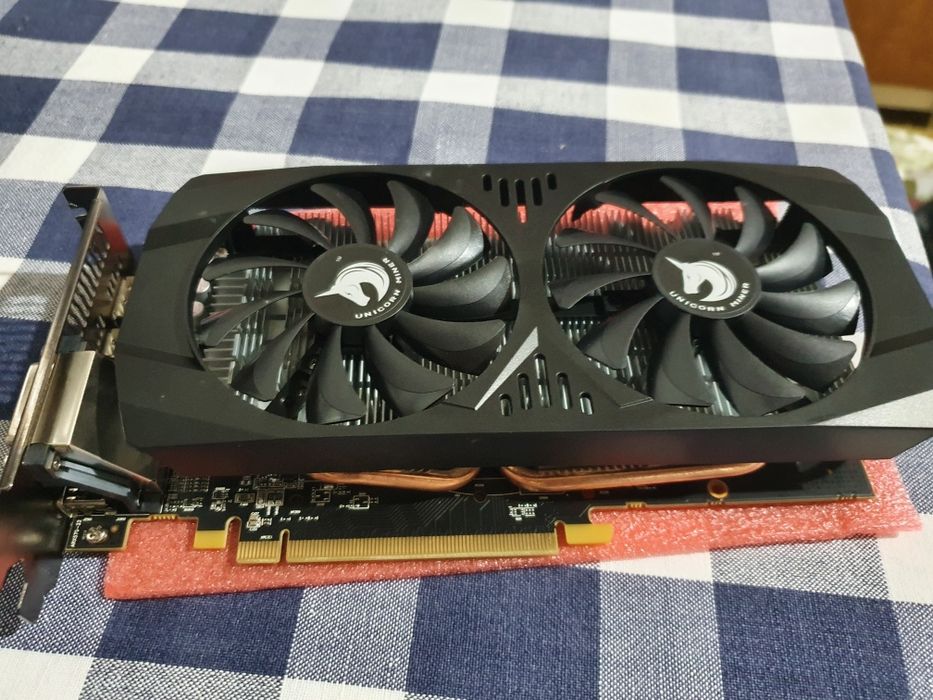 Mining rig cu plăci de 8G
