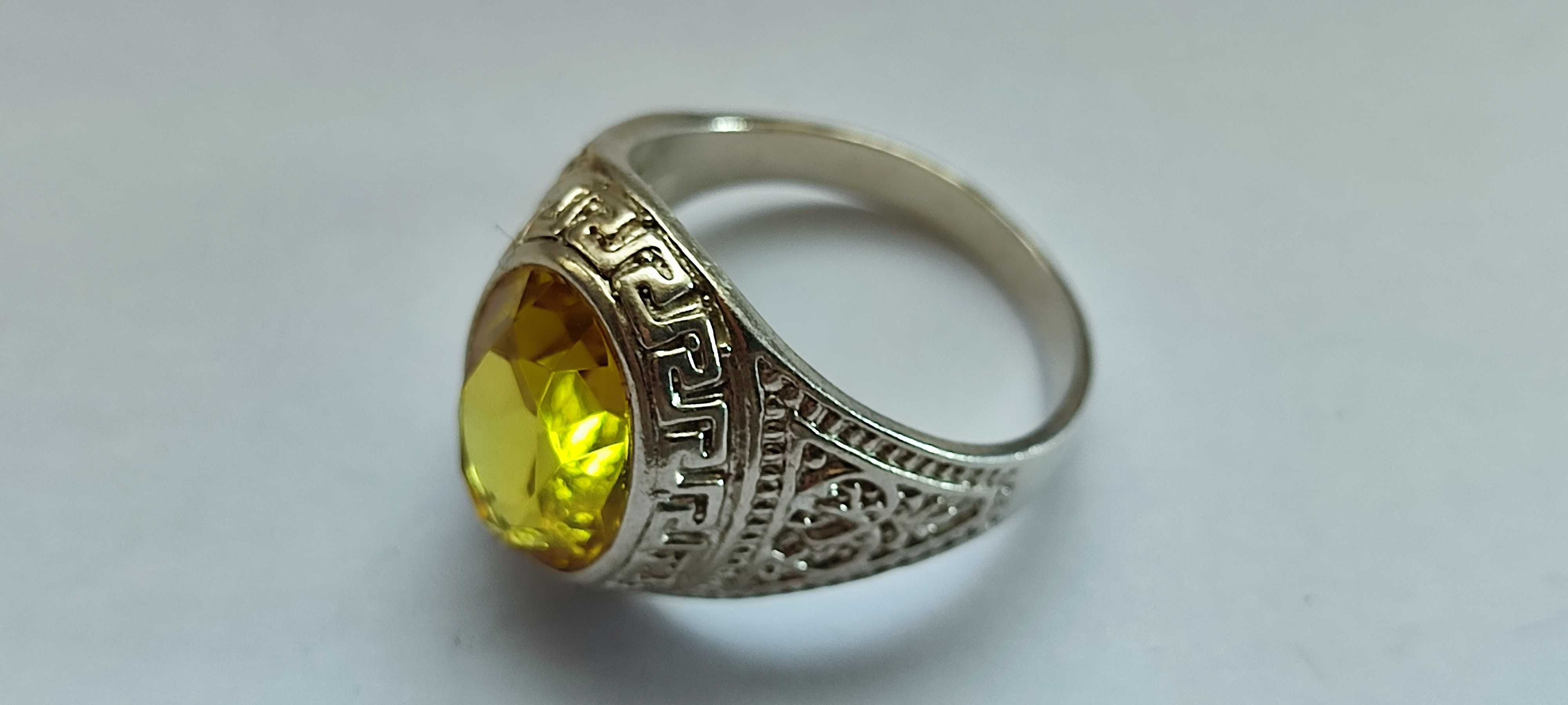 Кольцо серебряное с камнем ТОПАЗ