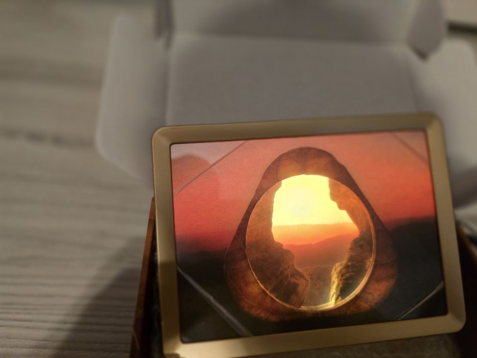 Vand lampa veghe , tablou iqos cu rama aurie Nou 2 bucati