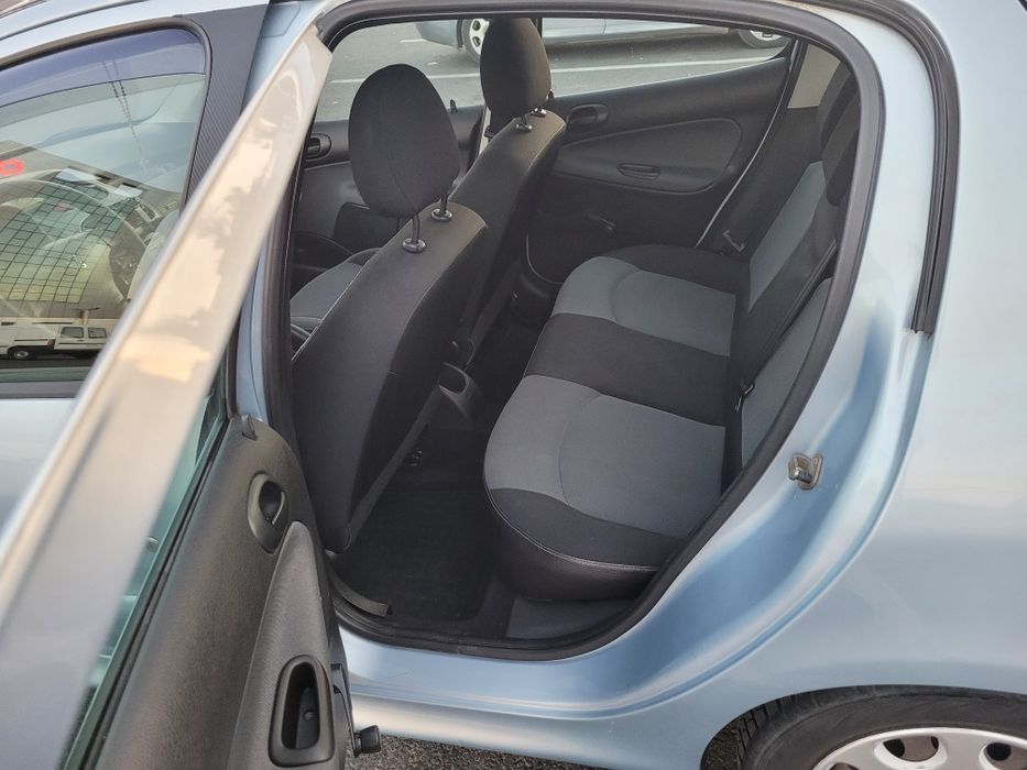 Vând Peugeot 206