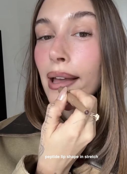 Rhode peptide lip shape