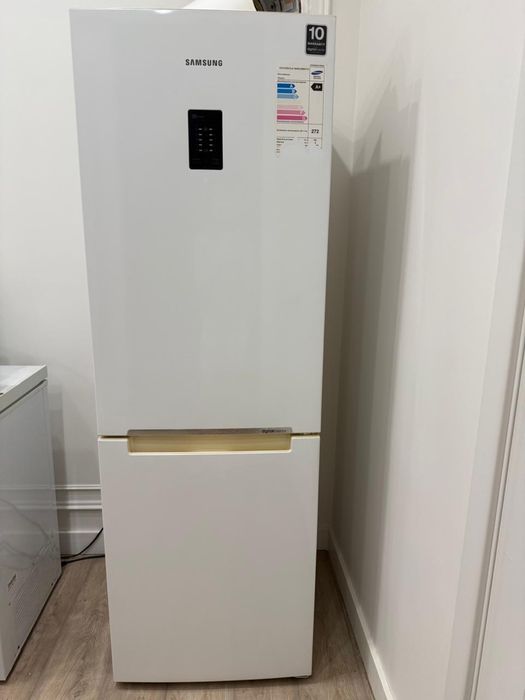 Холодильник Samsung
