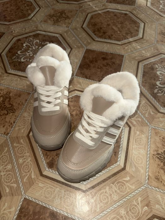 Женские зимние ботинки