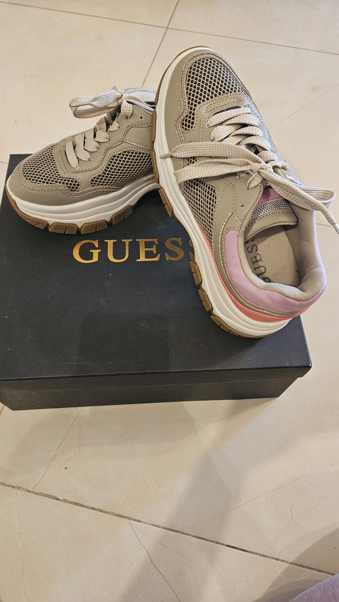 Маратонки Guess 36 номер