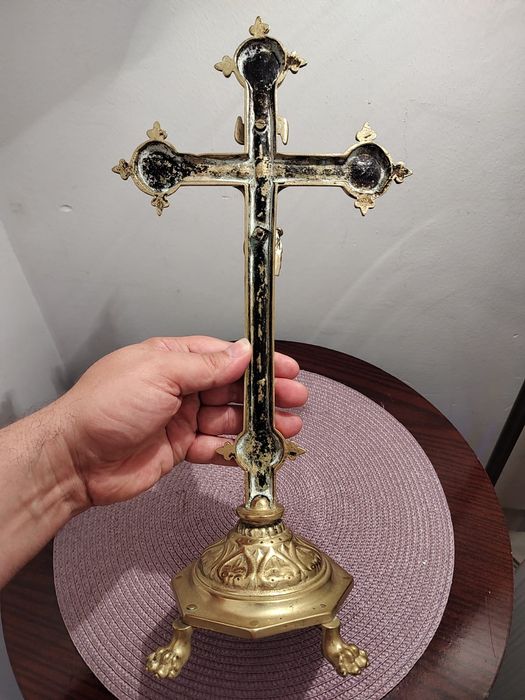 Crucifix din bronz