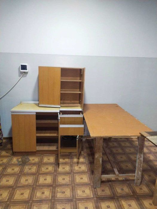 Oshxona jihozlari sotiladi.