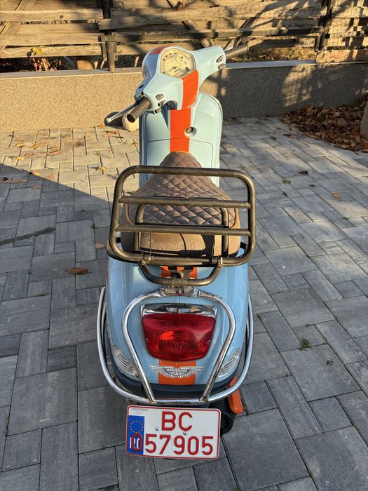 Scuter Vespa Gulf Edition