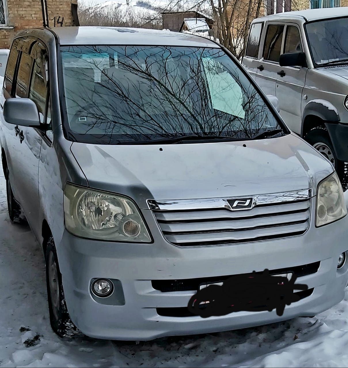 Продам машину Toyota Noah