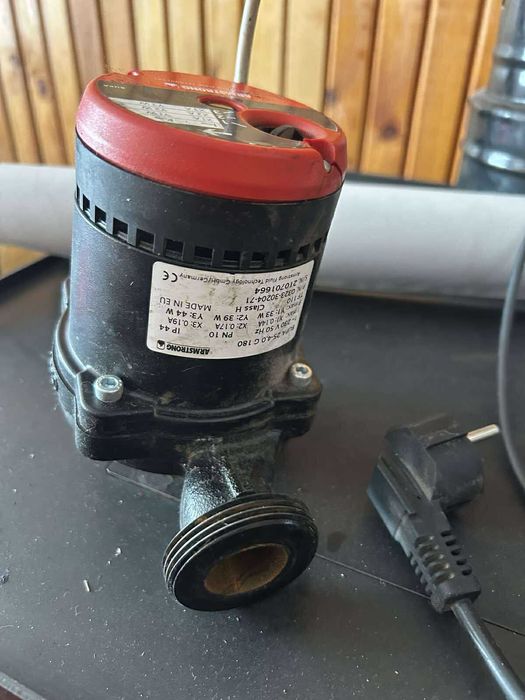 Продава се камина на твърдо гориво