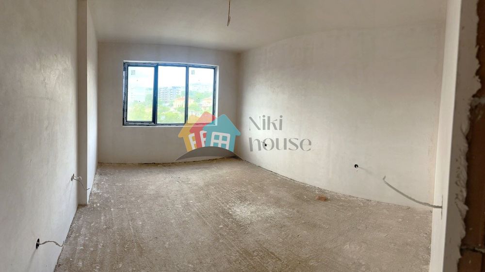 Продава се Тристаен апартамент в Варна, Възраждане 4 - 123 кв.м за 2000 €/кв.м - Снимка #6