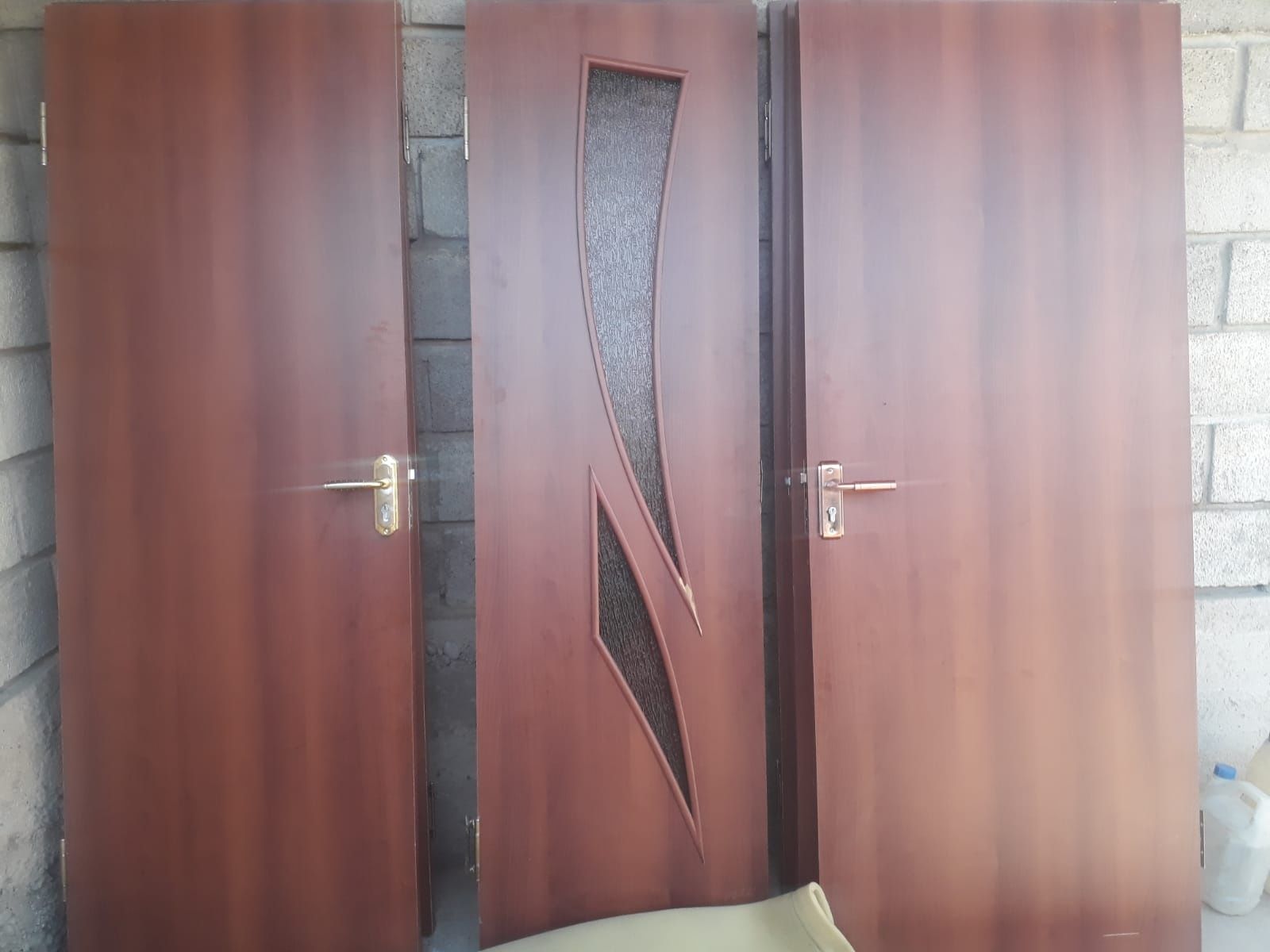 Двери коричневые