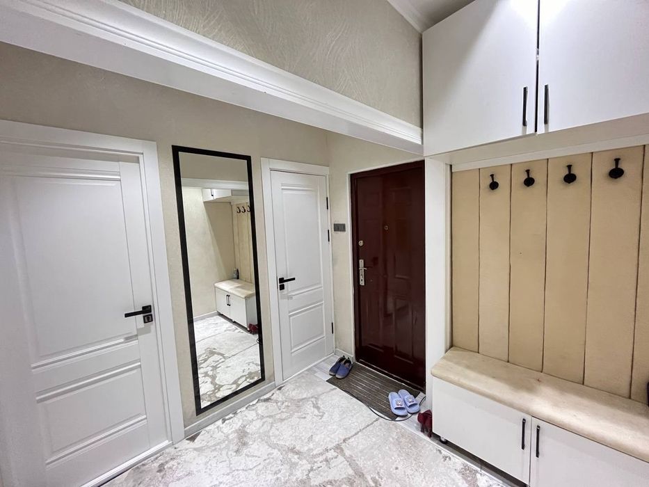 Продаётся 3х комнатная переделанная в 4х комнатную