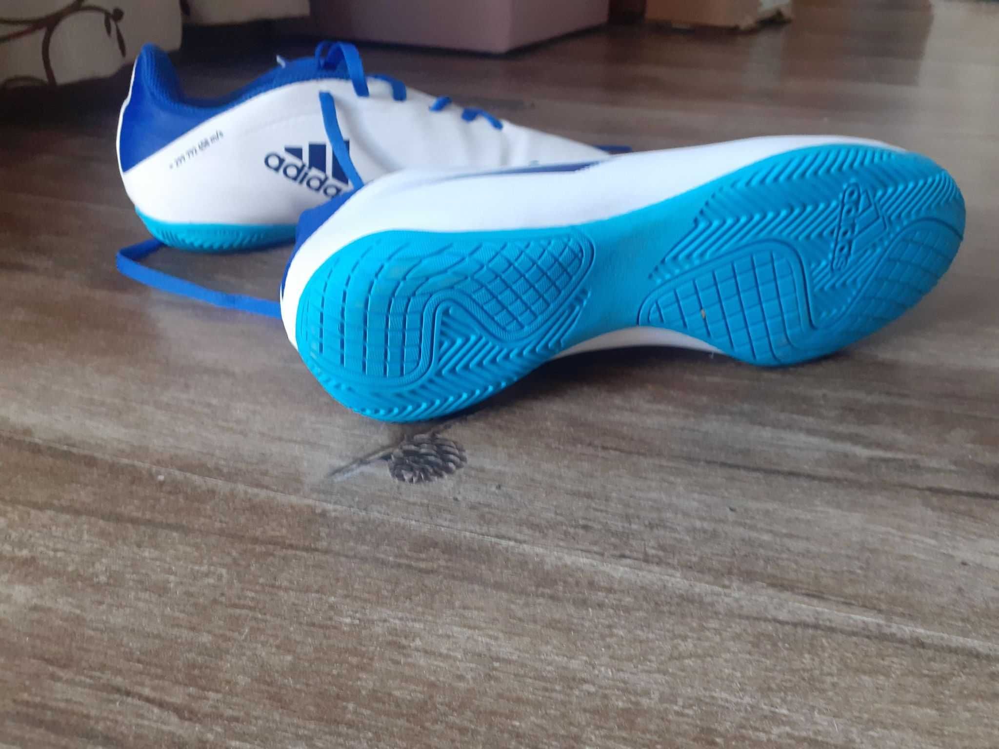 Ghete de fotbal de sală adidas X SPEEDFLOW.