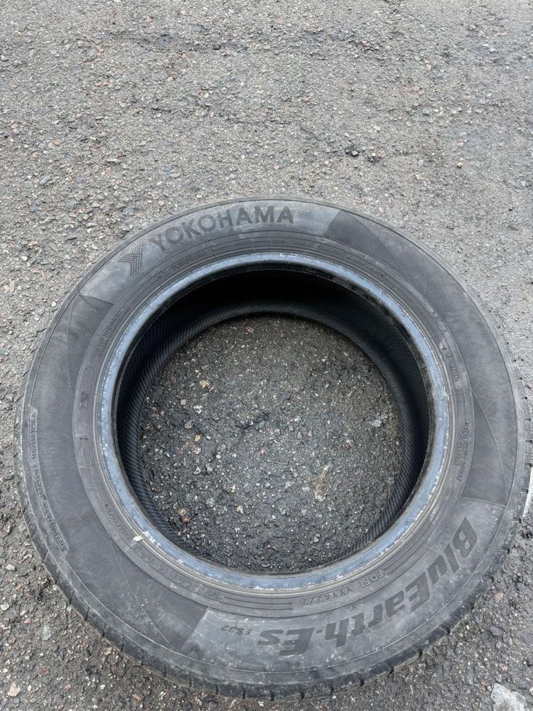 Летние шины YOKAHAMA 215/60 R16 в отличном состоянии