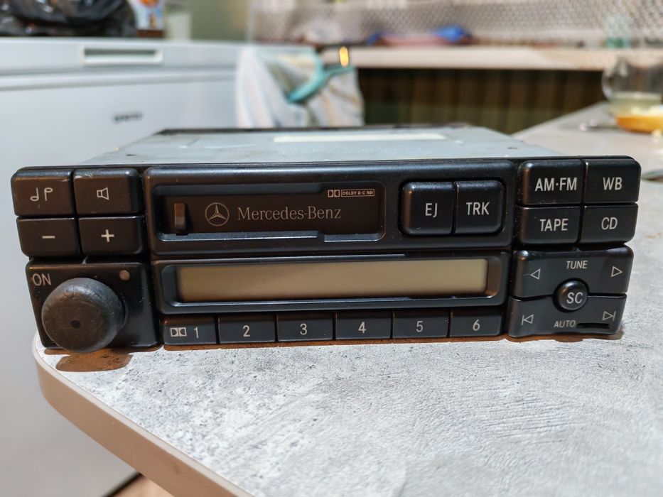 Магнитофон мерседес 124