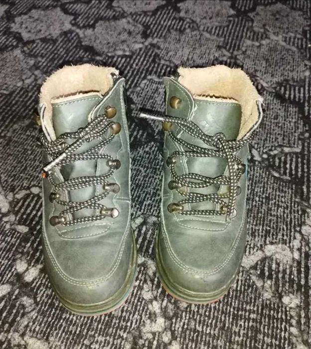 Продаются сапоги для мальчика.турция б/у