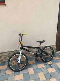 Vând bicicleta BMX