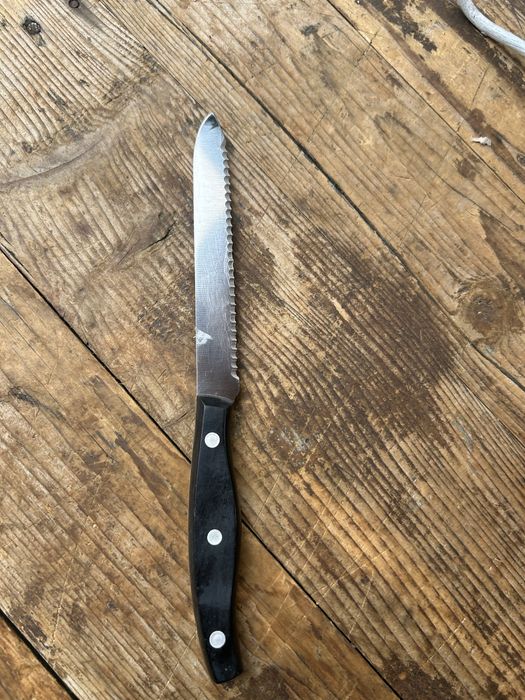 Doua cutite, Zwilling si Pradel!