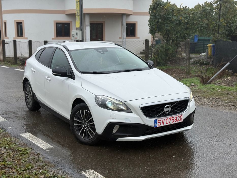Vând Volvo v40 2014 motor 1.6d cutie automată în stare perfectă