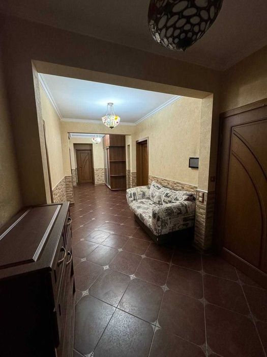 Продается 5 ком с ремонтом Банковская Госпиатльный Ойбек