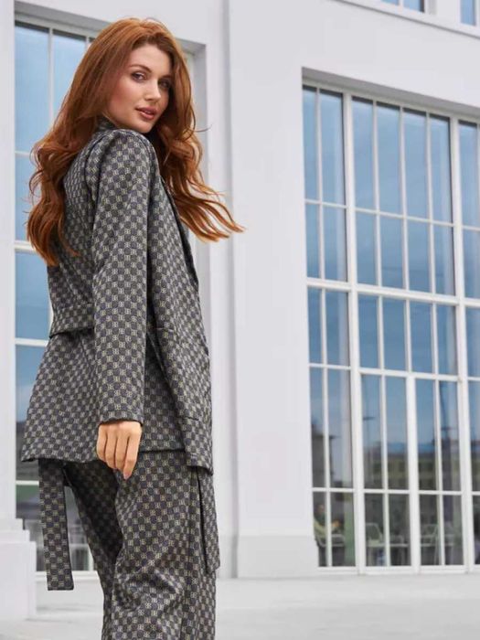 красивый брючный костюм женский