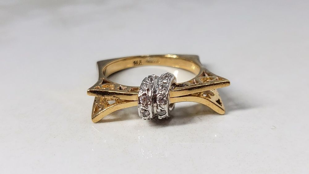 Inel din aur de 14K cu formă pătrată și pietre albe mărimea 58