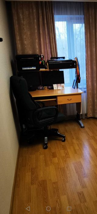 Продам компьютерный стол