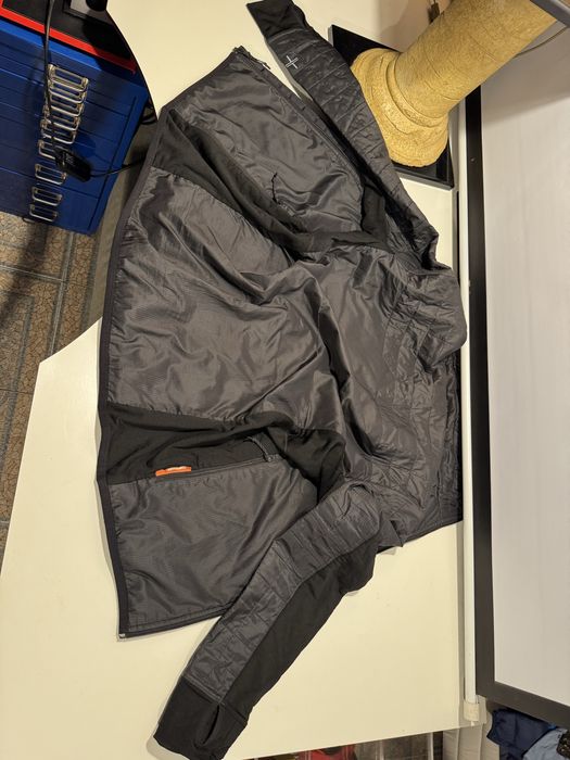 Jacheta ICEBREAKER M, barbateasca, merge si L mai slim