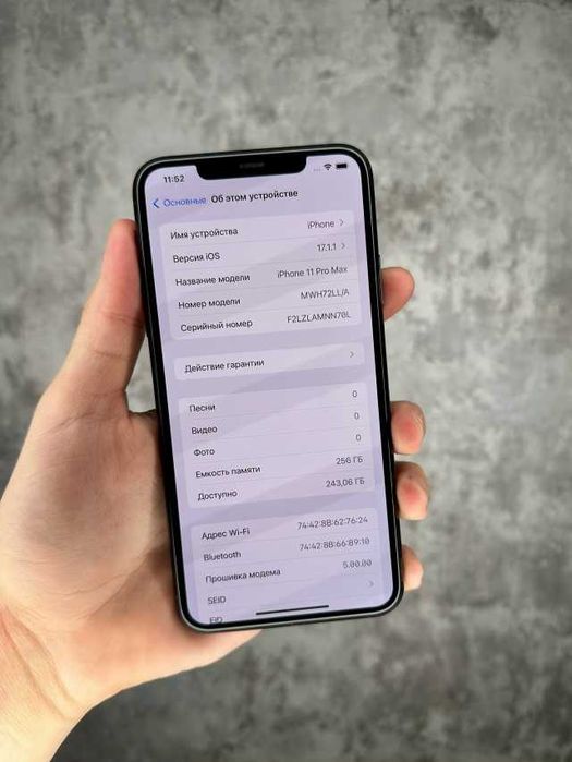 Phone 11 Pro Max 512GB Midnight Green.
