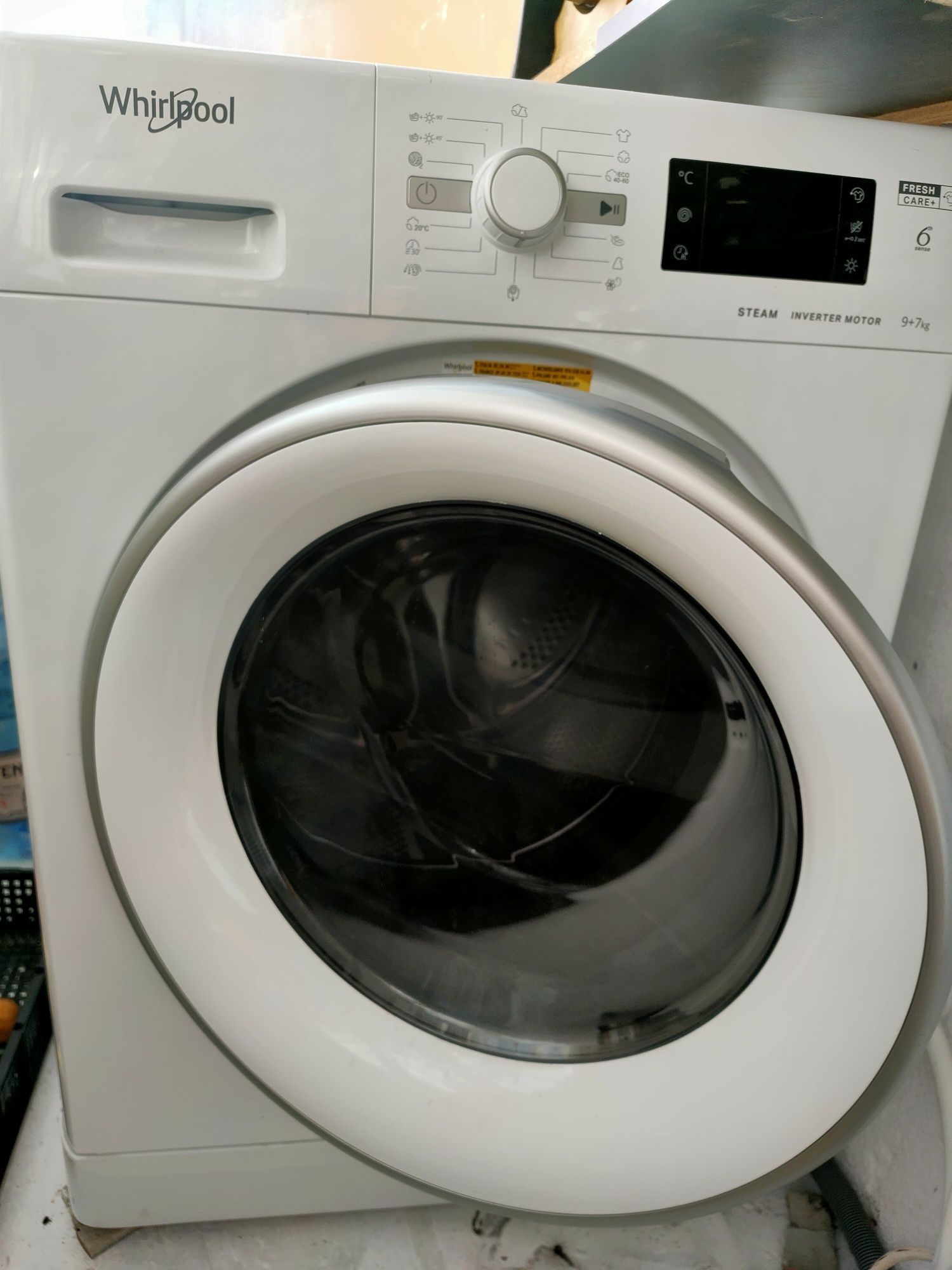 Mașina de spălat rufe Whirlpool cu Uscător