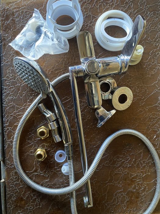 Продам смеситель для ванны