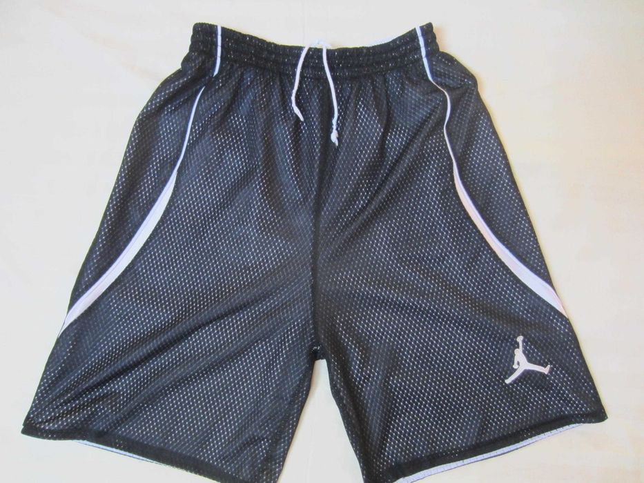 Sort Jordan , masura M, dublura interioara, nu are buzunare