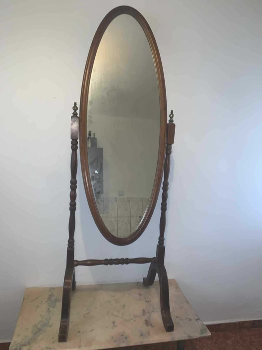 Oglinda rabatabila pe suport de lemn cu ornament din bronz