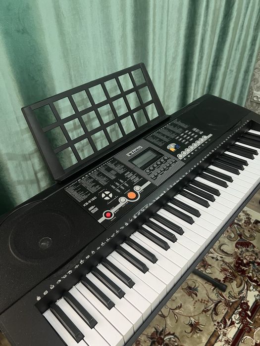 Продам синтезатор TESLER